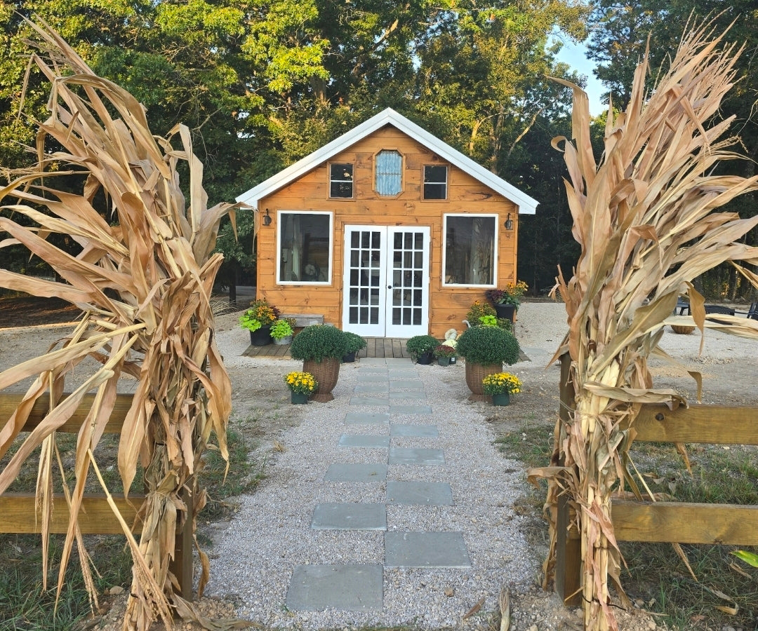 Oak and Linen Photo Venue